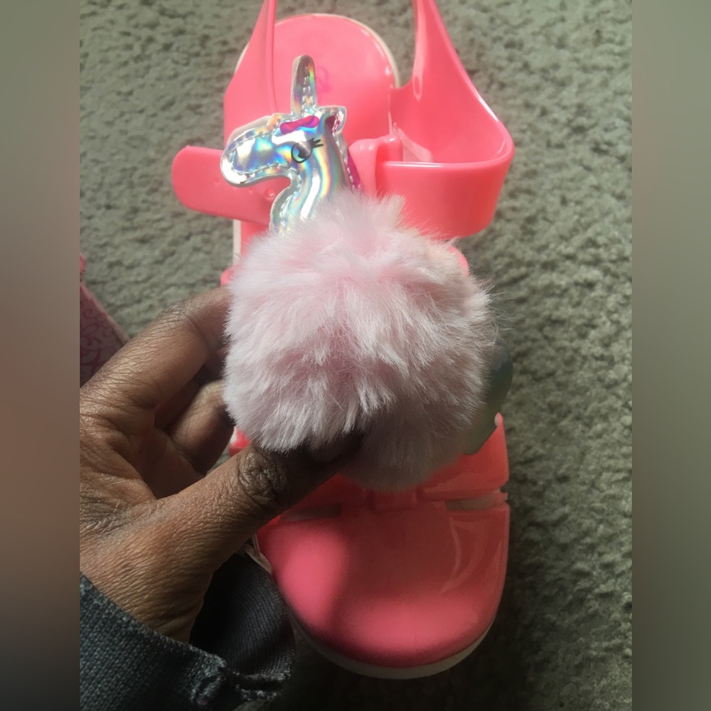 Adorable hot pink flat form jelly sandals w/unicorn Pom Poms - Picture 12 of 14